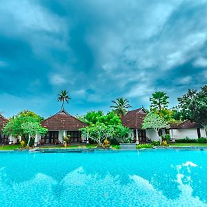 Poolside cottages on Buffet Meals & Spa